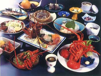 季節の魚料理をテーブルいっぱいに